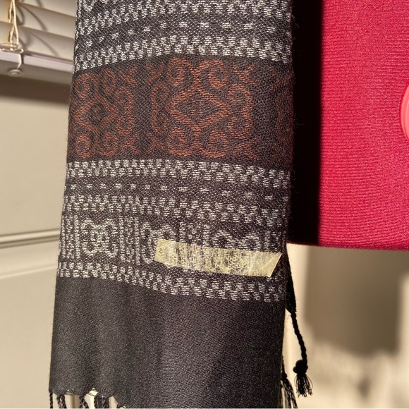 Pashmina women scarf/ wrap black, grey, pink Elephant print. Used. Missing label - Picture 3 of 12